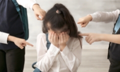 Thông tin nóng vụ nữ sinh lớp 5 ở Hà Nội bắt quỳ gối, cởi đồ