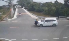 Tin tức tai nạn giao thông mới nhất ngày 13/2: Ô tô tông văng xe máy ở Nam Định, một cháu bé tử vong