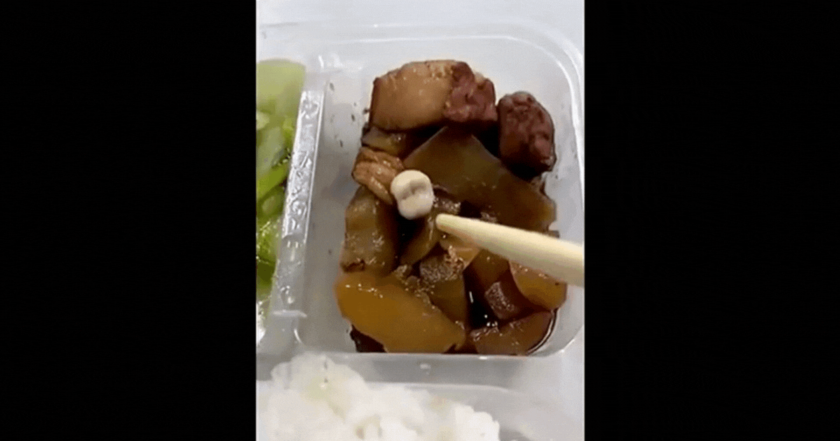 Video: Ăn cơm bệnh viện, người đàn ông