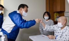Tổng thống Hàn Quốc mong các bác sĩ đình công hãy tin vào chính phủ