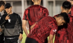 Khởi đầu buổi tập đầu tiên, thầy trò HLV Shin Tae-yong bỗng gặp