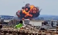 Video: Tiêm kích F-18 lao thẳng xuống đất, phát nổ khi đang diễn tập