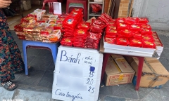 Đổ xô mua bánh trung thu đại hạ giá, chuyên gia cảnh báo 