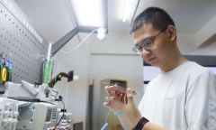 Được mời làm phó giáo sư tại một trường đại học, chàng trai 21 tuổi có câu trả lời gây 