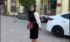 Người phụ nữ chửi bới, đạp đổ hàng loạt xe máy tại trụ sở UBND xã ở Hải Phòng