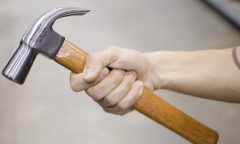 Án mạng đau lòng, cụ ông 80 tuổi bị cháu nội dùng búa sát hại trong lúc ăn sáng