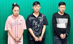 Bắt nhóm đối tượng cho vay tạt nước vào cô gái, ép ký giấy vay nợ 1,8 tỷ đồng thay bạn trai