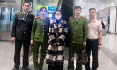 Vừa xuống sân bay Nội Bài, Lê Thị Diễm My bị công an bắt giữ