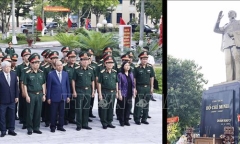 Chủ tịch nước dâng hương tưởng niệm Chủ tịch Hồ Chí Minh và các Anh hùng liệt sĩ 