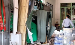Tin tức tai nạn giao thông mới nhất ngày 3/4: Danh tính nạn nhân thương vong vụ xe khách lao vào nhà dân ở Gia Lai