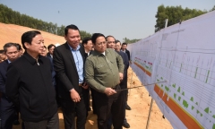 Thủ tướng kiểm tra, đôn đốc dự án cao tốc Tuyên Quang-Phú Thọ, chúc Tết công nhân và người dân khu tái định cư
