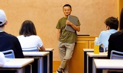Hé lộ hình ảnh Jack Ma khi giảng dạy ở Đại học Tokyo 
