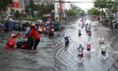 Triều cường ở TP.HCM vượt báo động 3, nhiều tuyến đường nguy cơ ngập nặng