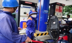 Giá xăng tăng hơn 300 đồng/lít, áp sát 24.000 đồng