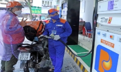 Giá xăng giảm đồng loạt từ chiều nay (14/3)