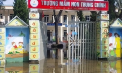 Hơn 1.000 học sinh ở Thanh Hóa phải nghỉ học vì trường bị ngập