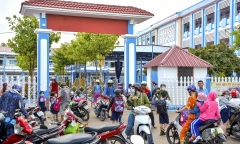 Một trường học ở Cà Mau trả lại gần 300 triệu đồng thu của phụ huynh sai quy định