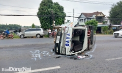 Tin tức tai nạn giao thông mới ngày 3/11: Ô tô tải lật nghiêng giữa đường sau khi va chạm với xe 7 chỗ