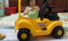 Bé gái tranh thủ “múa tông đơ” tạo ra mái tóc để đời, mẹ vừa nhìn thấy lập tức “đứng hình”