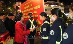 Trưởng ban Tổ chức Trung ương Trương Thị Mai chúc Tết công nhân môi trường Đà Lạt