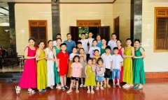 Gia đình ở Nghệ An có 8 con gái xinh đẹp, đều học ngành Y Dược vì lý do đặc biệt