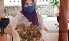 Nhặt được rác ngoài bãi biển, người phụ nữ không ngờ đây là kho báu “khủng”
