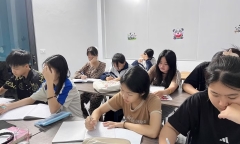 Kỳ thi lớp 10 Hà Nội: Sĩ tử chi tiền triệu, chạy đua 