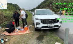 Dừng xe trên cao tốc, trải chiếu cho gia đình ăn cơm, tài xế trần tình gì với CSGT?