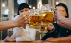 Ép người khác uống rượu, bia bị phạt bao nhiêu tiền?