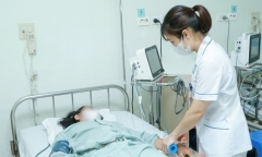 Chưng yến ăn, người phụ nữ vô tình nuốt phải thứ nguy hiểm