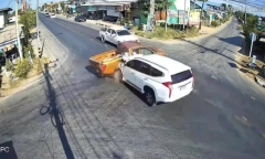 Clip: 3 ô tô va chạm kinh hoàng tại