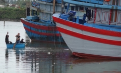Tin nóng 24h hôm nay ngày 14/4: Tàu cá hư hỏng trên biển, người nhà đến đồn biên phòng cầu cứu