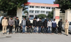 Bắt 10 thanh thiếu niên mang dao, phóng lợn lạng lách, đánh võng trên phố