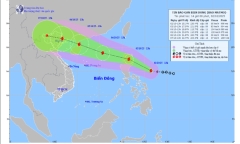 Bão Matmo cách Biển Đông 650km, di chuyển nhanh và có khả năng mạnh thêm
