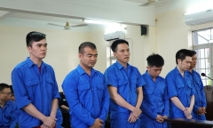Băng nhóm thuê villa và tiếp viên nữ tổ chức 