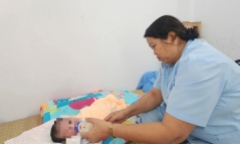 Xót xa bé gái nặng 3,5kg, còn nguyên dây rốn bị bỏ rơi trong túi nilông