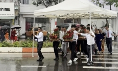 Độc đáo nhà trai dùng rạp cưới làm
