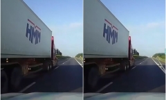 Clip: Thót tim cảnh xe container chạy 100km/h nhưng chuyển làn 