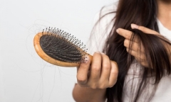 Rụng tóc nhiều hậu COVID-19, nên ăn gì để khắc phục?
