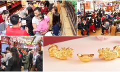 Người dân đổ xô đi mua vàng trước ngày vía Thần Tài