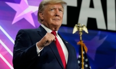 Cựu Tổng thống Donald Trump yêu cầu FBI trả lại tài liệu