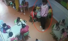 Cô giáo mải xem điện thoại, bé gái mầm non tử vong vì nghẹn trong lúc dùng bữa ở trường
