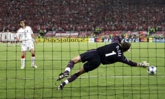 FIFA ra luật mới, thủ môn hết đường nhảy múa khi bắt phạt đền