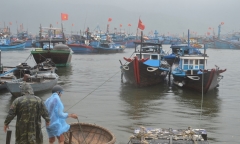 Bão Noru tăng cấp, Thừa Thiên Huế bắn pháo hiệu gọi tàu thuyền đến nơi an toàn