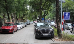 Hà Nội yêu cầu dừng việc sử dụng vỉa hè làm điểm đỗ xe ô tô