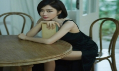 Tần Lam trẻ trung cuốn hút, sống độc thân vui vẻ ở tuổi 43