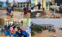 Thầy cô tất bật dọn dẹp trường học sau lũ, bàn ghế, sách vở lấm lem bùn đất