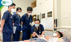 Giấu người nhà mua rắn lục về nuôi, bé trai 13 tuổi bị cắn phải nhập viện cấp cứu