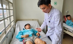 Lên mạng học chế tạo pháo nổ, nam sinh lớp 6 nhập viện cấp cứu