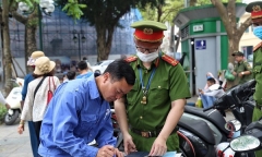 Hà Nội: Thu giá vé cao gấp 3 lần, bãi xe tại điểm trải nghiệm xe bus 2 tầng bị xử phạt